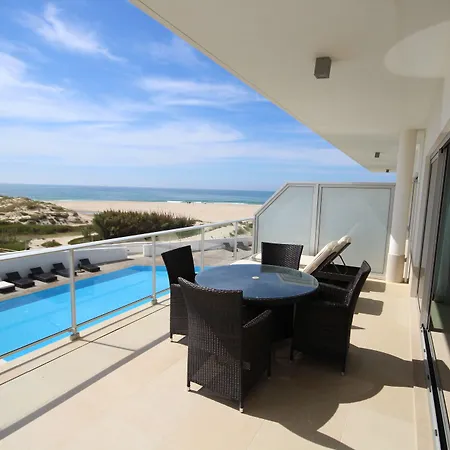 Ośrodek wypoczynkowy The Beachfront - D'el Rey Golf & 5*